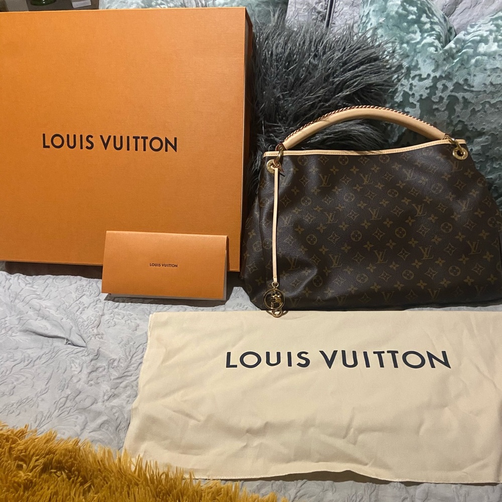 Louis Vuitton MM Artsy